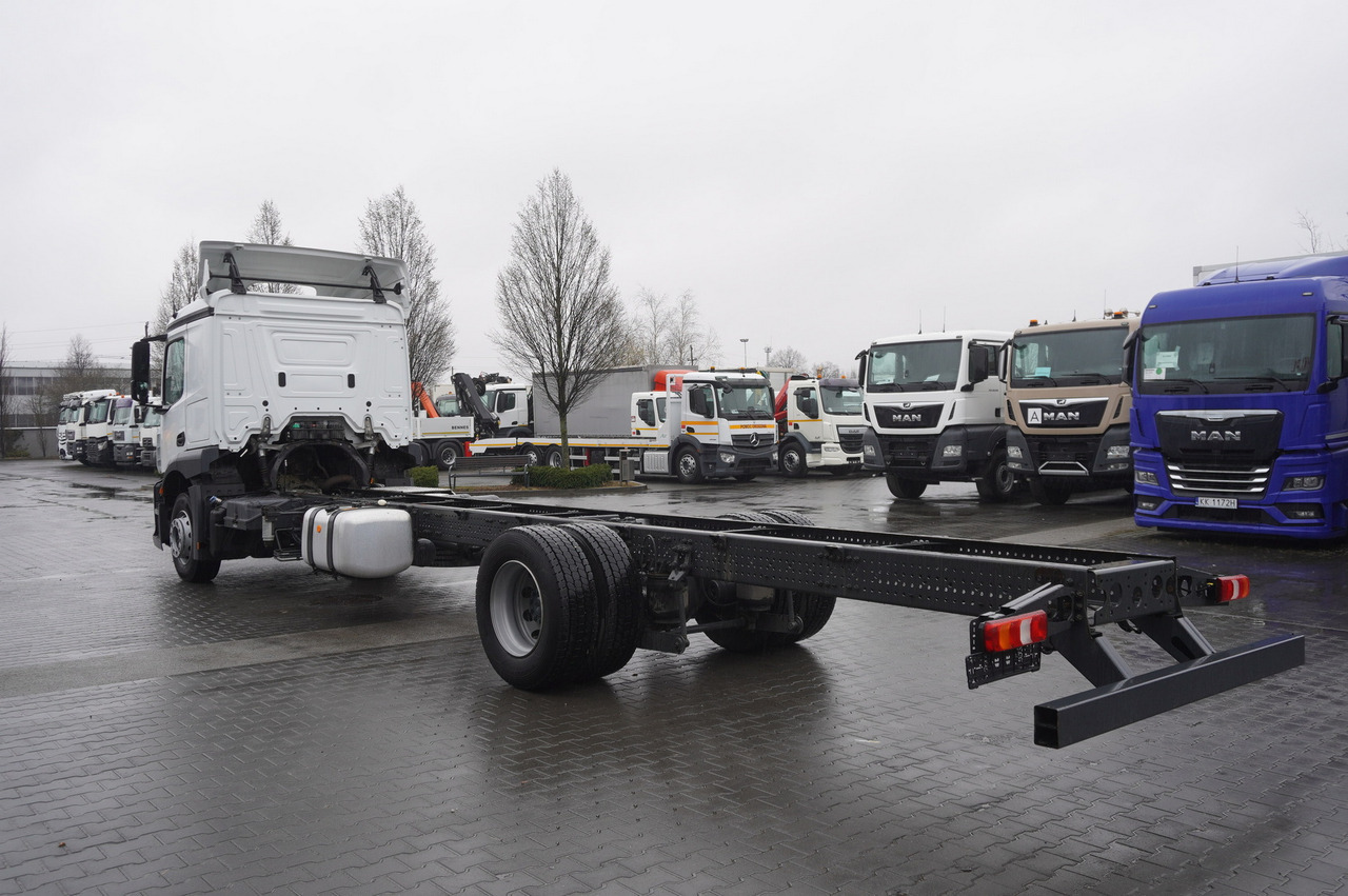 MERCEDES-BENZ Actros 1824 / 9.1 m chassis / ADR AT / sleeping cabin - 캡 새시 트럭 : 사진 5 MERCEDES-BENZ Actros 1824 / 9.1 m chassis / ADR AT / sleeping cabin - 캡 새시 트럭 : 사진 5