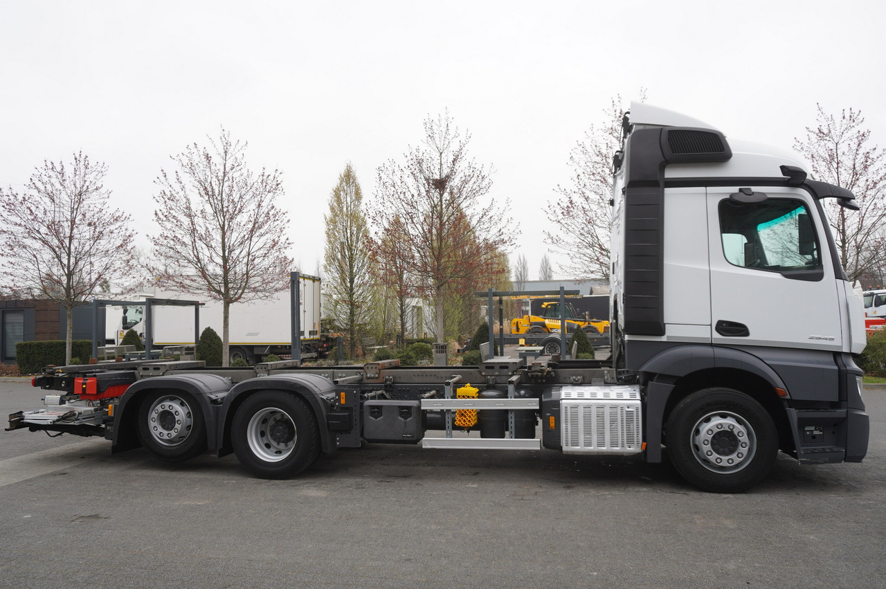 MERCEDES-BENZ Actros 2545 6×2 MP5 / ADR / several units - 컨테이너 운반 장치/ 스와프 보디 트럭 : 사진 2 MERCEDES-BENZ Actros 2545 6×2 MP5 / ADR / several units - 컨테이너 운반 장치/ 스와프 보디 트럭 : 사진 2