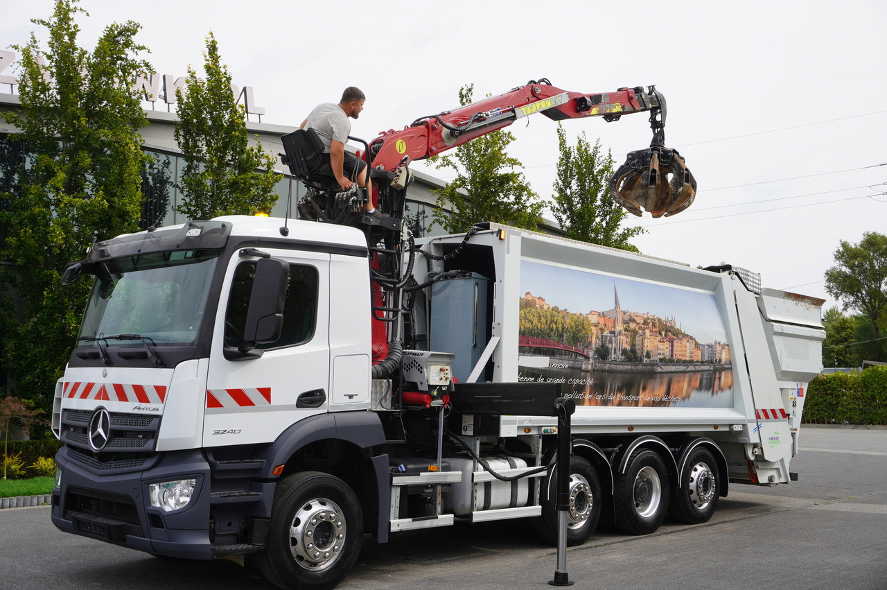 MERCEDES-BENZ Antos 3240 8x2 / Tajfun 5T crane / Farid Industries garbage truck/ 3 steered axles - 진공 흡입 트럭 : 사진 4 MERCEDES-BENZ Antos 3240 8x2 / Tajfun 5T crane / Farid Industries garbage truck/ 3 steered axles - 진공 흡입 트럭 : 사진 4