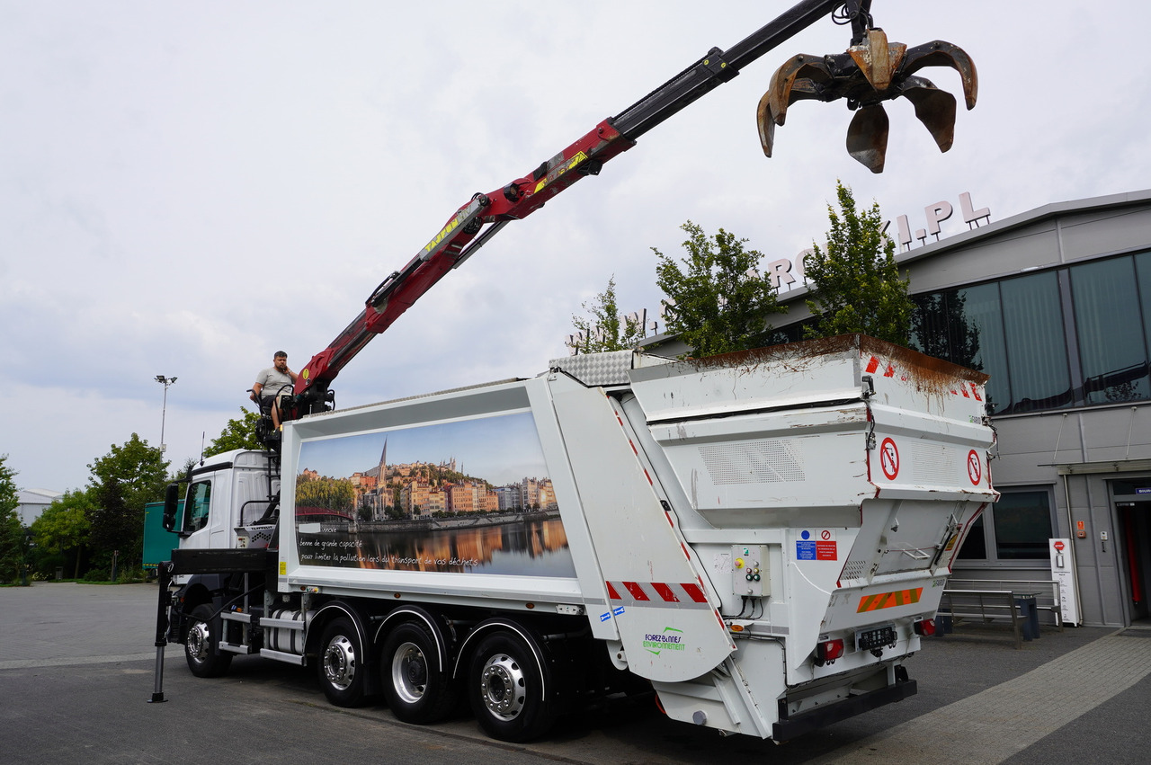 MERCEDES-BENZ Antos 3240 8x2 / Tajfun 5T crane / Farid Industries garbage truck/ 3 steered axles - 진공 흡입 트럭 : 사진 2 MERCEDES-BENZ Antos 3240 8x2 / Tajfun 5T crane / Farid Industries garbage truck/ 3 steered axles - 진공 흡입 트럭 : 사진 2
