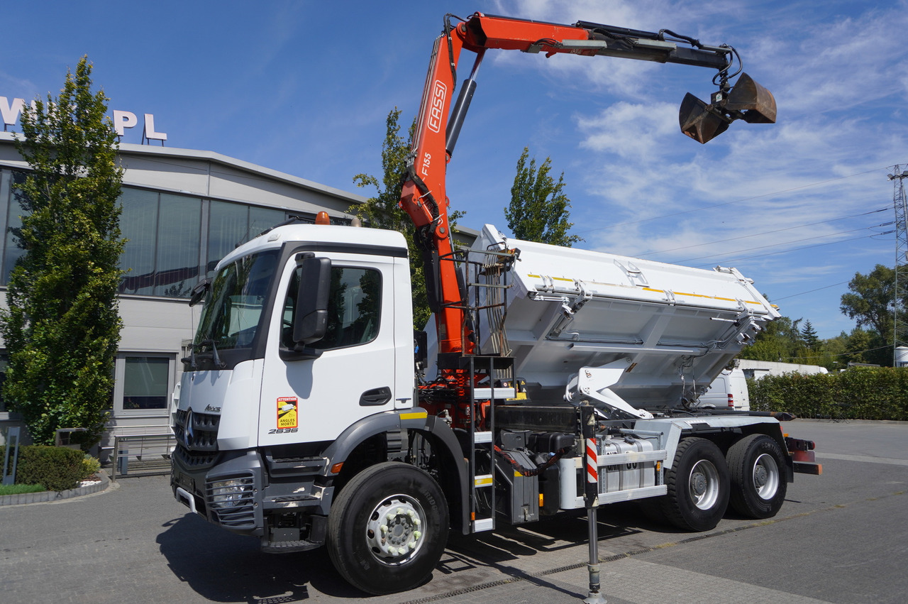 MERCEDES-BENZ Arocs 2636 / 6x4 / HDS Fassi / 3-Way Tipper / Bortmatic - 크레인 트럭 : 사진 2 MERCEDES-BENZ Arocs 2636 / 6x4 / HDS Fassi / 3-Way Tipper / Bortmatic - 크레인 트럭 : 사진 2