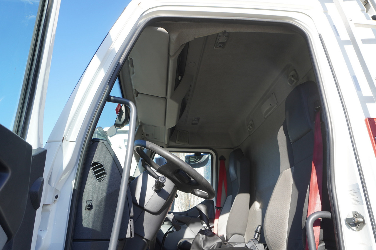 냉동탑차 RENAULT D19 Wide 4x2 E6 / Lamberet 22 EPAL refrigerator / Multitemperature / Carrier Supra 1250 MT : 사진 15 냉동탑차 RENAULT D19 Wide 4x2 E6 / Lamberet 22 EPAL refrigerator / Multitemperature / Carrier Supra 1250 MT : 사진 15