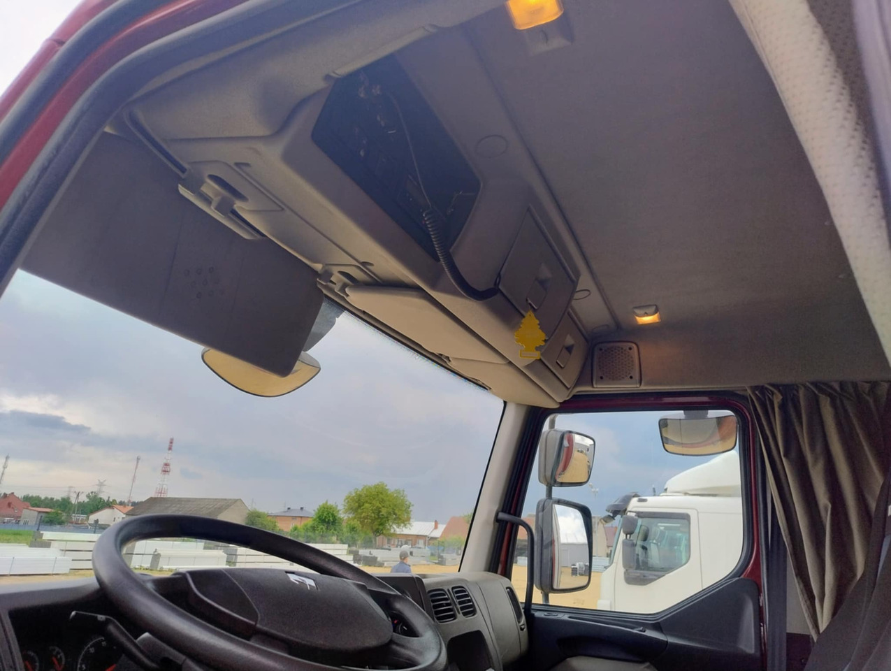 RENAULT Midlum 300 / Curtain 18 EPAL / Sleeping cab - 커튼사이더 트럭 : 사진 5 RENAULT Midlum 300 / Curtain 18 EPAL / Sleeping cab - 커튼사이더 트럭 : 사진 5