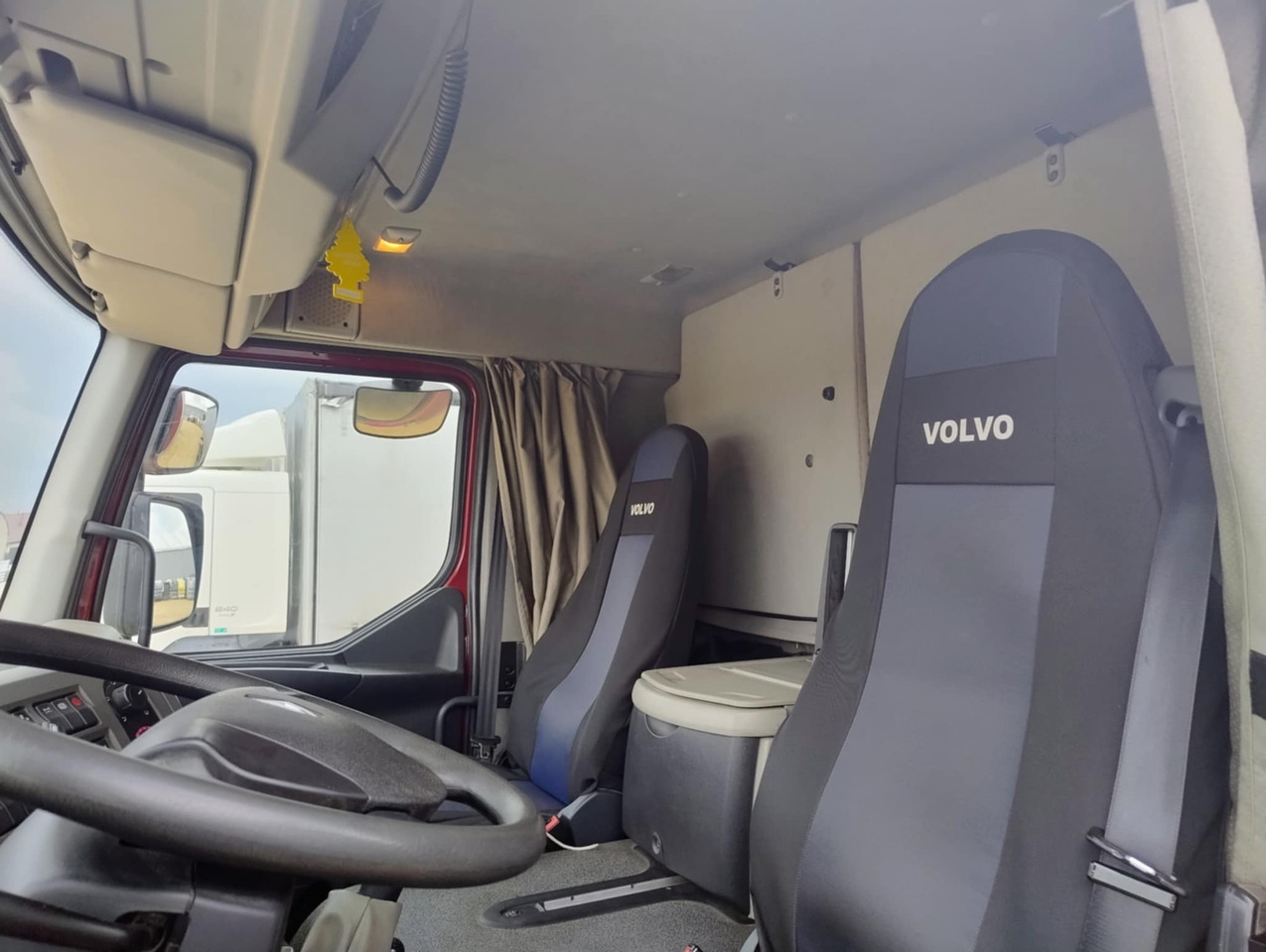 RENAULT Midlum 300 / Curtain 18 EPAL / Sleeping cab - 커튼사이더 트럭 : 사진 4 RENAULT Midlum 300 / Curtain 18 EPAL / Sleeping cab - 커튼사이더 트럭 : 사진 4