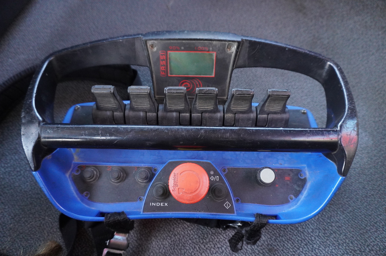 크레인 트럭 RENAULT RENAULT C280 DTI 8 / FASSI crane 5.6 T / 560 MTH / range 8 m / Flatbed 15 EPAL : 사진 24 크레인 트럭 RENAULT RENAULT C280 DTI 8 / FASSI crane 5.6 T / 560 MTH / range 8 m / Flatbed 15 EPAL : 사진 24