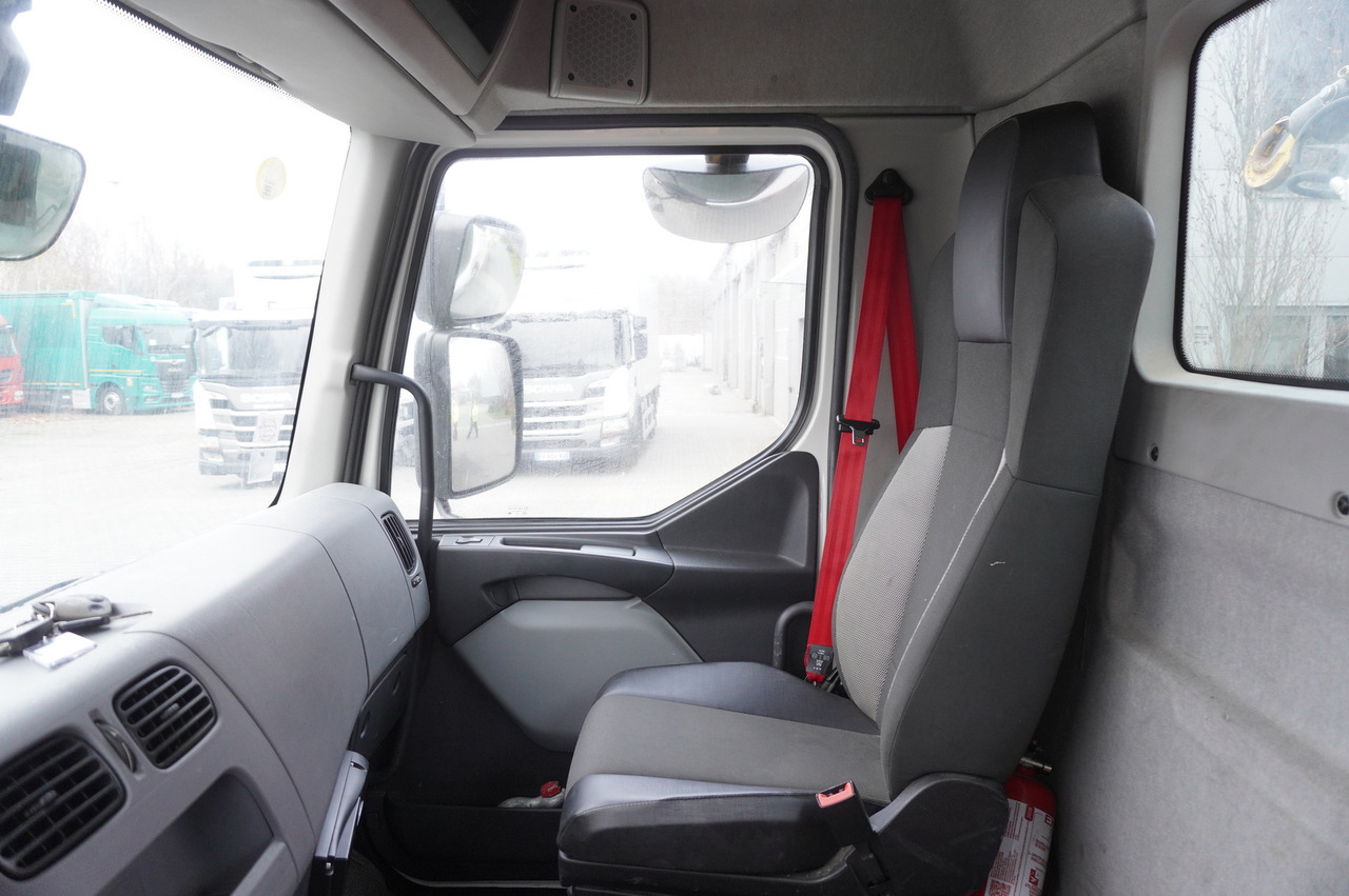 크레인 트럭 RENAULT RENAULT C280 DTI 8 / FASSI crane 5.6 T / 560 MTH / range 8 m / Flatbed 15 EPAL : 사진 18 크레인 트럭 RENAULT RENAULT C280 DTI 8 / FASSI crane 5.6 T / 560 MTH / range 8 m / Flatbed 15 EPAL : 사진 18