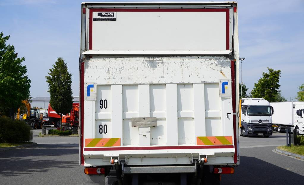 RENAULT Renault D12 E6 / Container 18 pallets / Lift - 박스 트럭 : 사진 4 RENAULT Renault D12 E6 / Container 18 pallets / Lift - 박스 트럭 : 사진 4