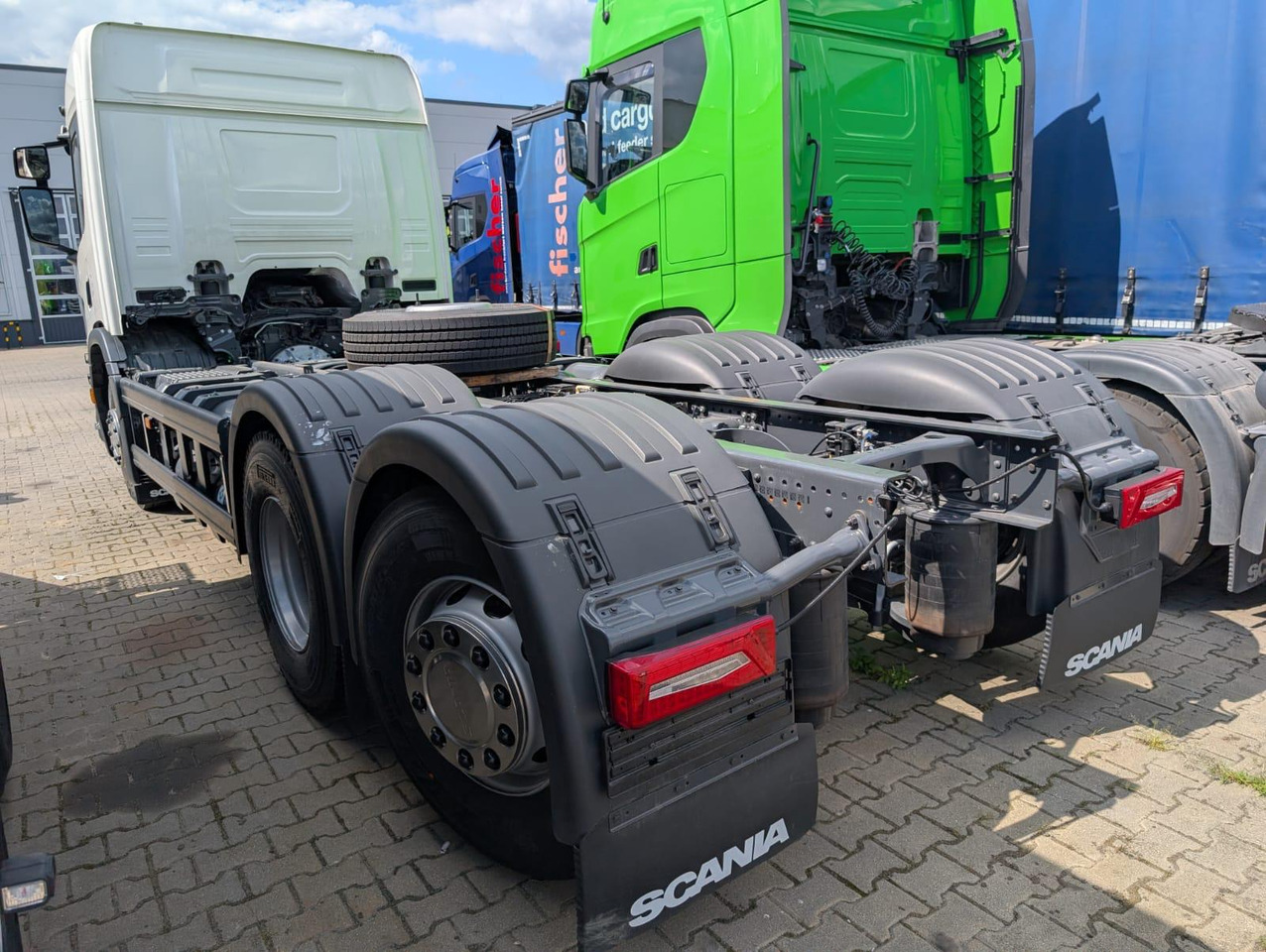 SCANIA P 340 B6x2*4NA / chassis frame / steering axle / CNG / large cab / 8 units - 쓰레기차 : 사진 4 SCANIA P 340 B6x2*4NA / chassis frame / steering axle / CNG / large cab / 8 units - 쓰레기차 : 사진 4