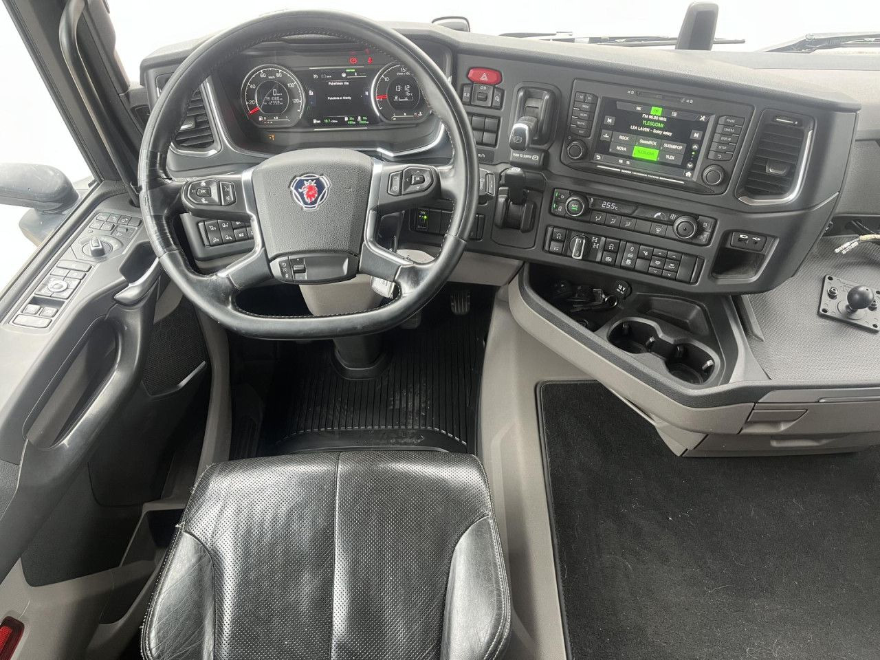 리스 SCANIA R560 B8x4*4 / Chassis / sleeper cab / Power take-off SCANIA R560 B8x4*4 / Chassis / sleeper cab / Power take-off : 사진 8 리스 SCANIA R560 B8x4*4 / Chassis / sleeper cab / Power take-off SCANIA R560 B8x4*4 / Chassis / sleeper cab / Power take-off : 사진 8