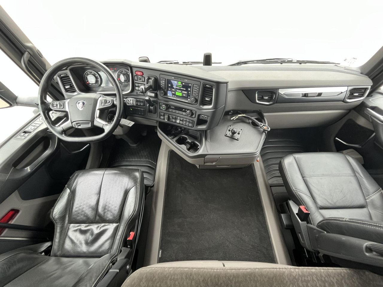 리스 SCANIA R560 B8x4*4 / Chassis / sleeper cab / Power take-off SCANIA R560 B8x4*4 / Chassis / sleeper cab / Power take-off : 사진 9 리스 SCANIA R560 B8x4*4 / Chassis / sleeper cab / Power take-off SCANIA R560 B8x4*4 / Chassis / sleeper cab / Power take-off : 사진 9