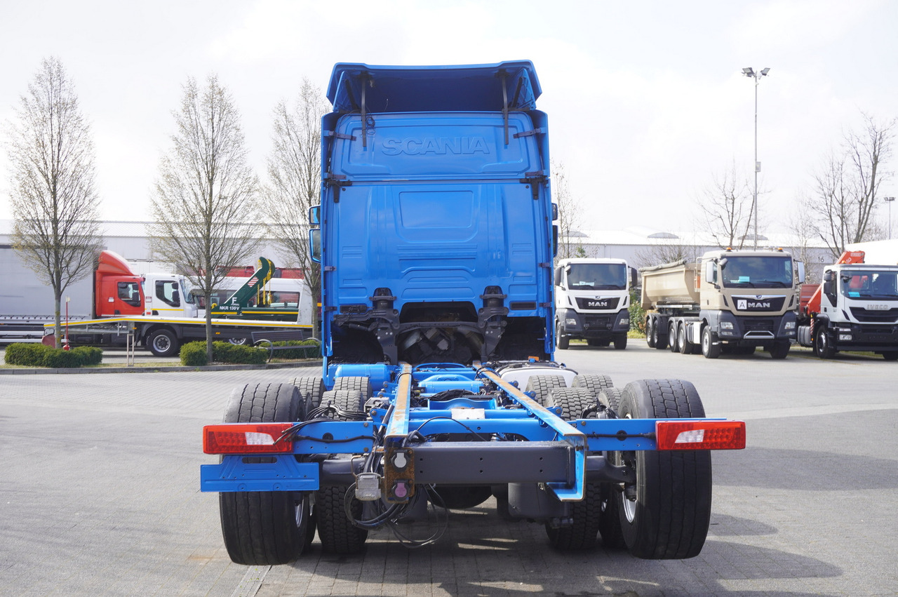 SCANIA R650 V8 / 650 HP/ frame 8.8 m / steered 4th axle - 캡 새시 트럭 : 사진 3 SCANIA R650 V8 / 650 HP/ frame 8.8 m / steered 4th axle - 캡 새시 트럭 : 사진 3