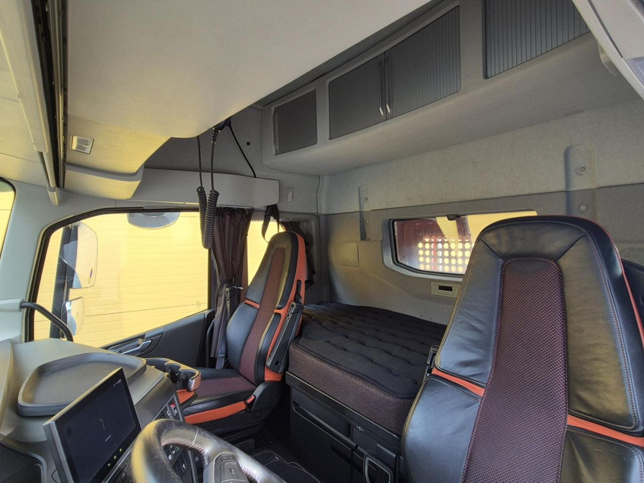 리스 VOLVO FH 750 8x4 / 2 lifted axles / timber truck VOLVO FH 750 8x4 / 2 lifted axles / timber truck : 사진 12