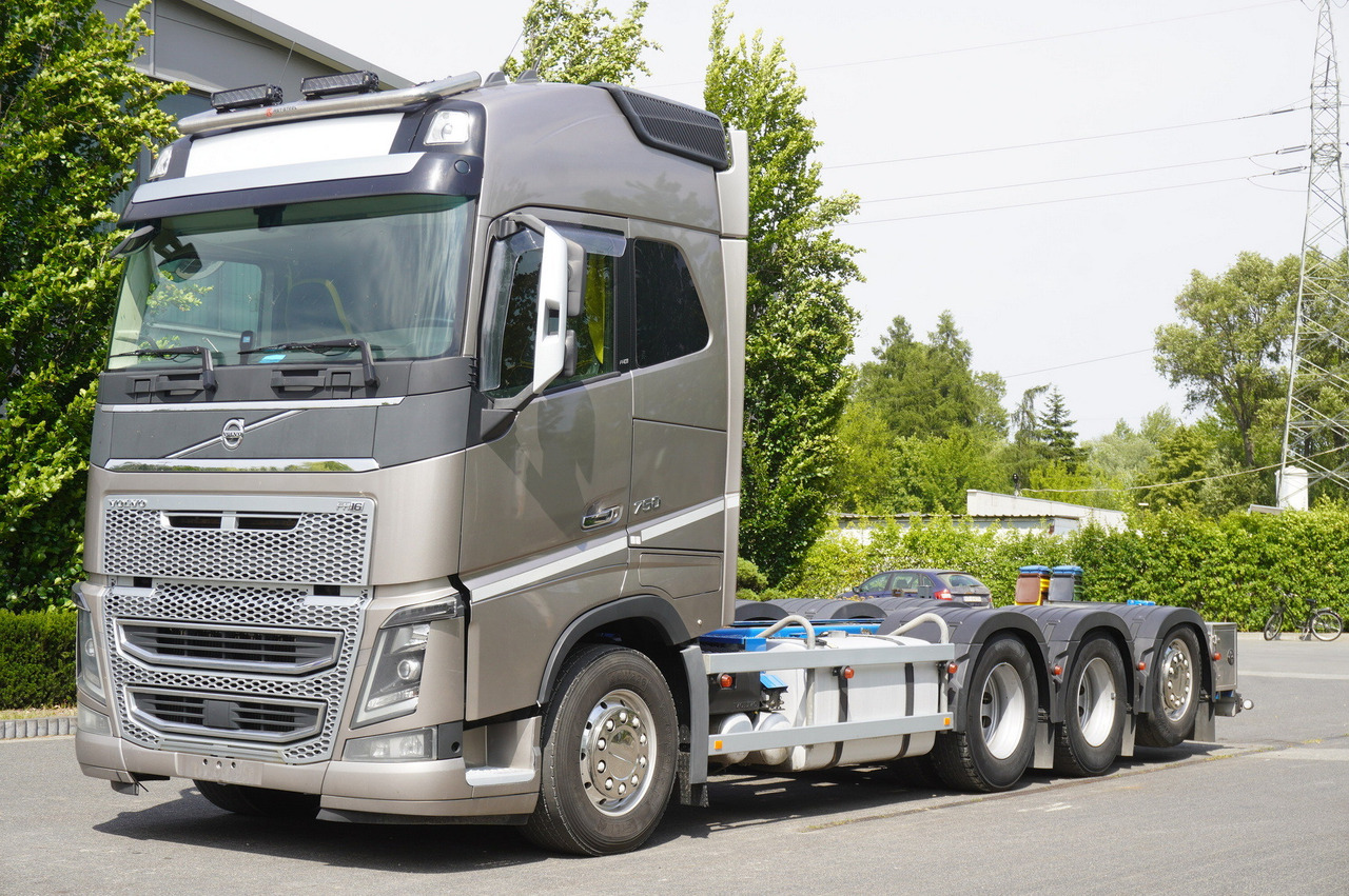 VOLVO FH16 750 8x4x4 / 750 HP! / Frame 685 cm / Steered 4th axle - 크레인 트럭 : 사진 2 VOLVO FH16 750 8x4x4 / 750 HP! / Frame 685 cm / Steered 4th axle - 크레인 트럭 : 사진 2