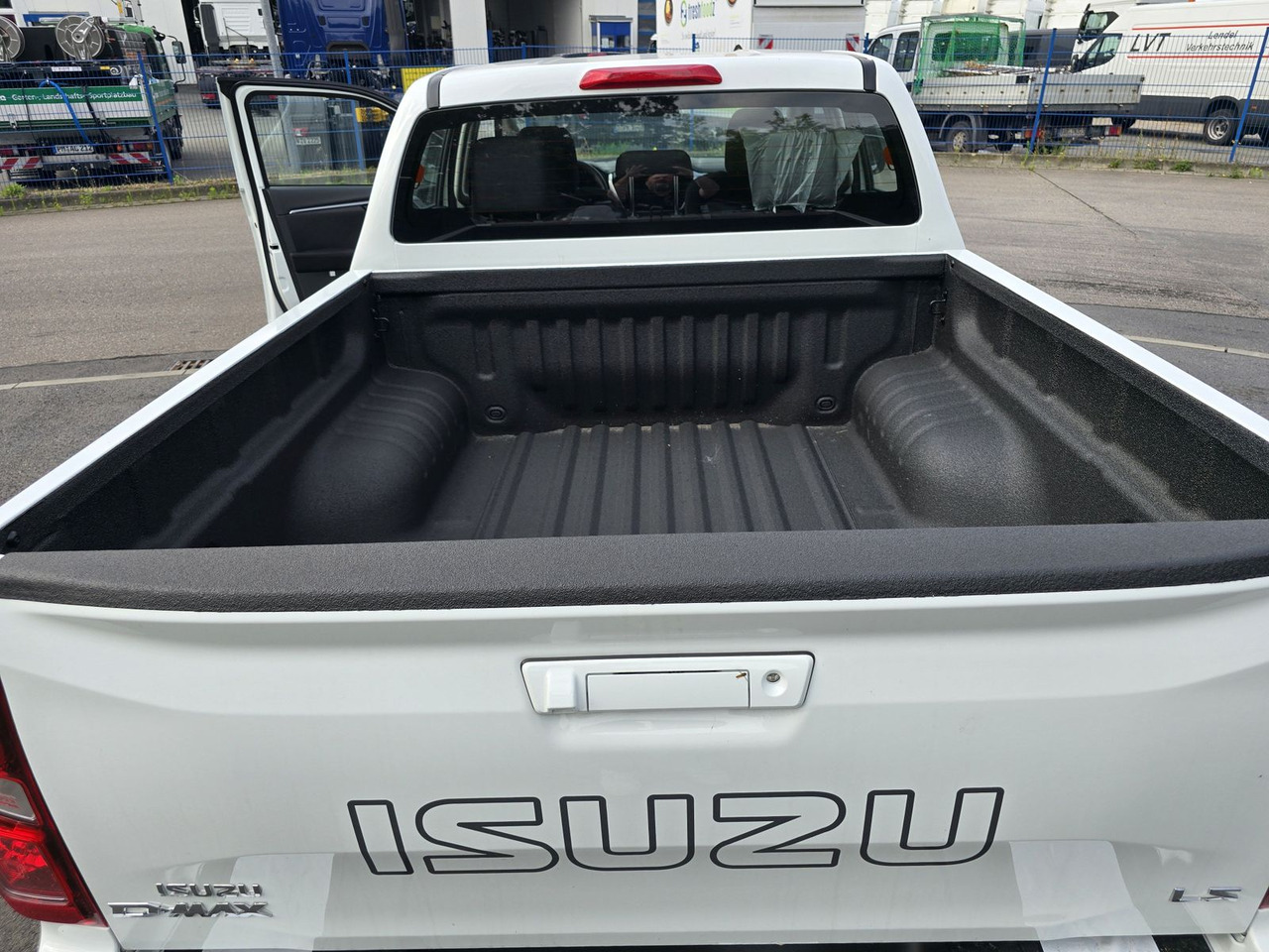Isuzu PICK UP LS inkl. Ladeflächenausspritzung, 25er M - SUV : 사진 4 Isuzu PICK UP LS inkl. Ladeflächenausspritzung, 25er M - SUV : 사진 4