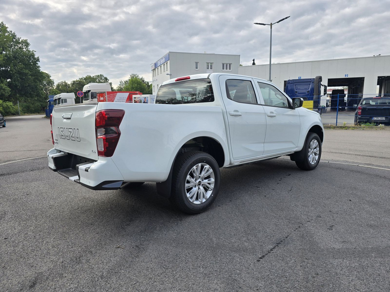 Isuzu PICK UP LS inkl. Ladeflächenausspritzung, 25er M - SUV : 사진 3 Isuzu PICK UP LS inkl. Ladeflächenausspritzung, 25er M - SUV : 사진 3