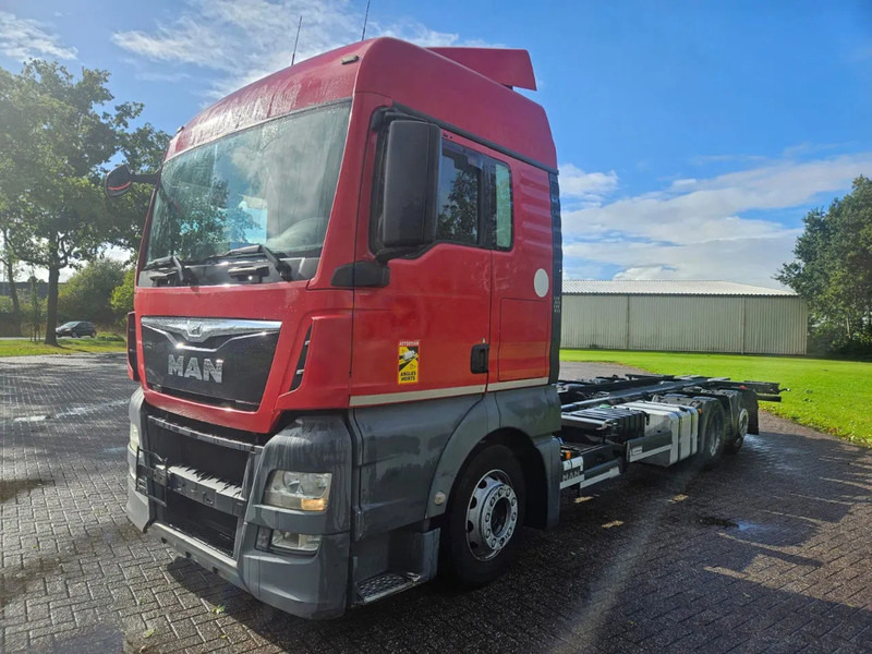 MAN TGX 24.400 6X2 BDF Euro 6 Kooiaap aansluiting - 컨테이너 운반 장치/ 스와프 보디 트럭 : 사진 2 MAN TGX 24.400 6X2 BDF Euro 6 Kooiaap aansluiting - 컨테이너 운반 장치/ 스와프 보디 트럭 : 사진 2