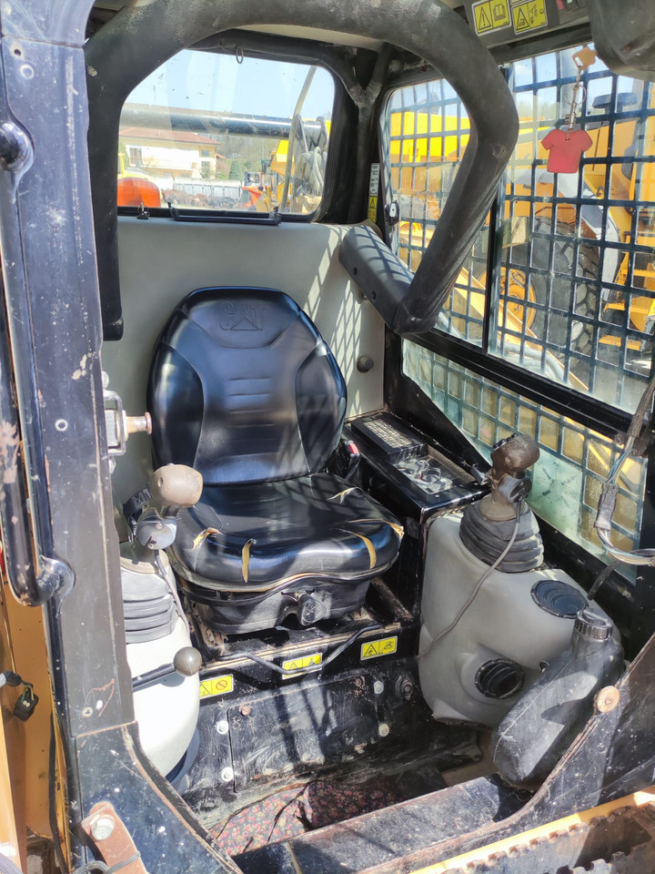 CATERPILLAR 257B2 - 소형 트랙 로더 : 사진 5 CATERPILLAR 257B2 - 소형 트랙 로더 : 사진 5