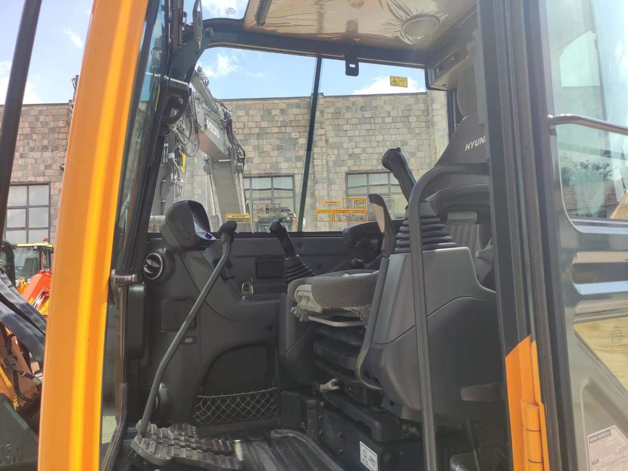 HYUNDAI R60CR-9A - 미니 굴삭기 : 사진 5 HYUNDAI R60CR-9A - 미니 굴삭기 : 사진 5