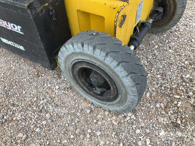 2006 Haulotte HA12IP 2WD Electric Articulating Boom Lift - 관절 붐 : 사진 5 2006 Haulotte HA12IP 2WD Electric Articulating Boom Lift - 관절 붐 : 사진 5