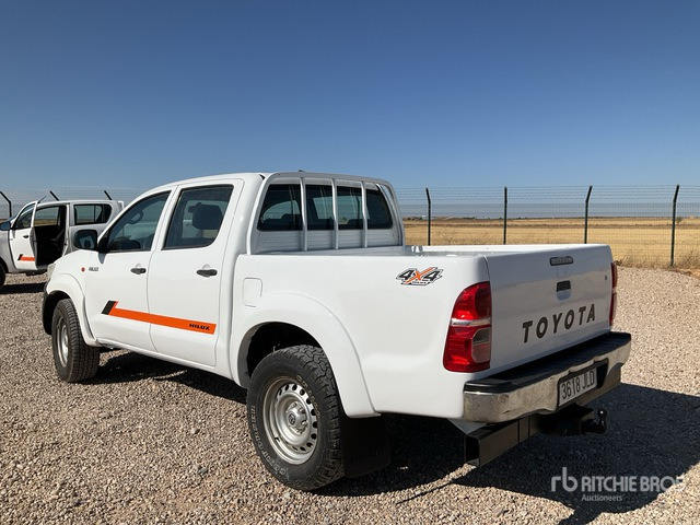 2015 Toyota Hilux 4x4 Crew Cab Pickup - 픽업트럭 : 사진 3 2015 Toyota Hilux 4x4 Crew Cab Pickup - 픽업트럭 : 사진 3