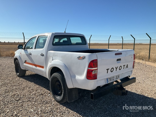 2015 Toyota Hilux 4x4 Crew Cab Pickup - 픽업트럭 : 사진 4 2015 Toyota Hilux 4x4 Crew Cab Pickup - 픽업트럭 : 사진 4