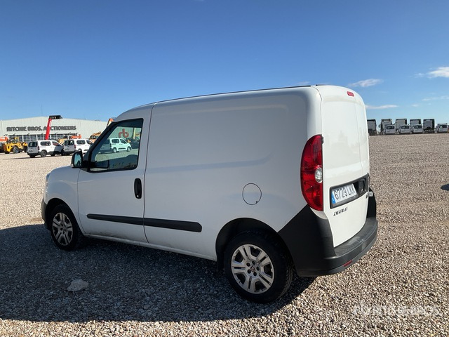 2020 Fiat Doblo Cargo Van - 밴 : 사진 2 2020 Fiat Doblo Cargo Van - 밴 : 사진 2