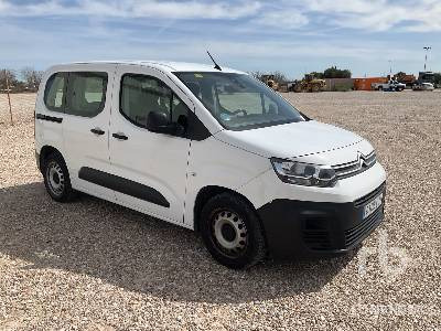 CITROEN BERLINGO Blue HDI100 5 - 차량 : 사진 4 CITROEN BERLINGO Blue HDI100 5 - 차량 : 사진 4