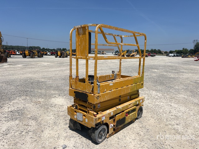 2009 Haulotte COMPACT8 (Inoperable) Scissor Lift - 시저 리프트 : 사진 3 2009 Haulotte COMPACT8 (Inoperable) Scissor Lift - 시저 리프트 : 사진 3