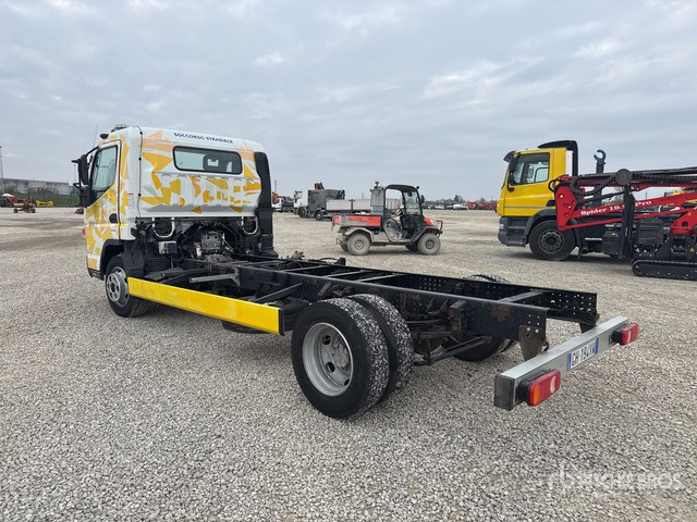 2015 Mitsubishi Fuso Canter 7C18 4x2 Cab and Chassis - 캡 새시 트럭 : 사진 3 2015 Mitsubishi Fuso Canter 7C18 4x2 Cab and Chassis - 캡 새시 트럭 : 사진 3