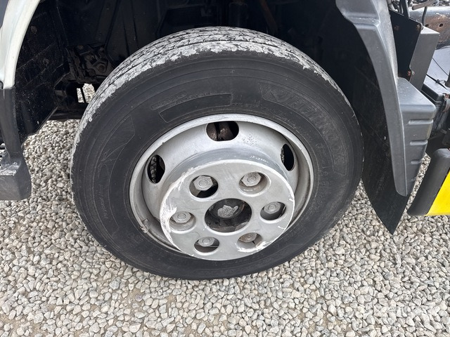 2015 Mitsubishi Fuso Canter 7C18 4x2 Cab and Chassis - 캡 새시 트럭 : 사진 5 2015 Mitsubishi Fuso Canter 7C18 4x2 Cab and Chassis - 캡 새시 트럭 : 사진 5