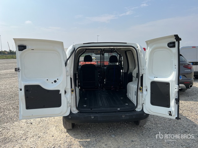 2016 Fiat Fiorino 1.3 MJT SX 16v Van Truck - 소형 밴 : 사진 5 2016 Fiat Fiorino 1.3 MJT SX 16v Van Truck - 소형 밴 : 사진 5