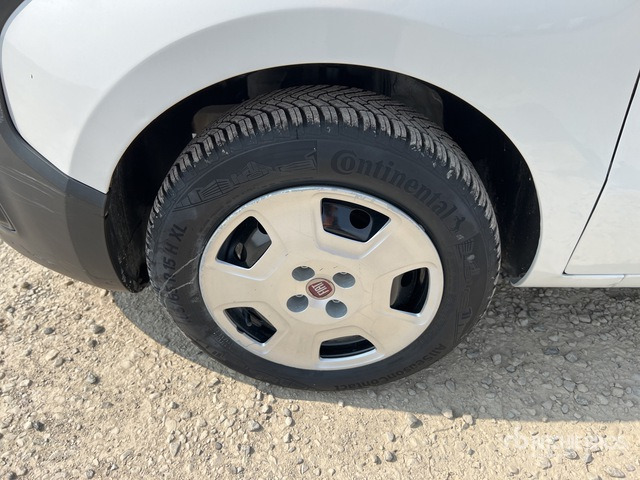 2016 Fiat Fiorino 1.3 MJT SX 16v Van Truck - 소형 밴 : 사진 4 2016 Fiat Fiorino 1.3 MJT SX 16v Van Truck - 소형 밴 : 사진 4