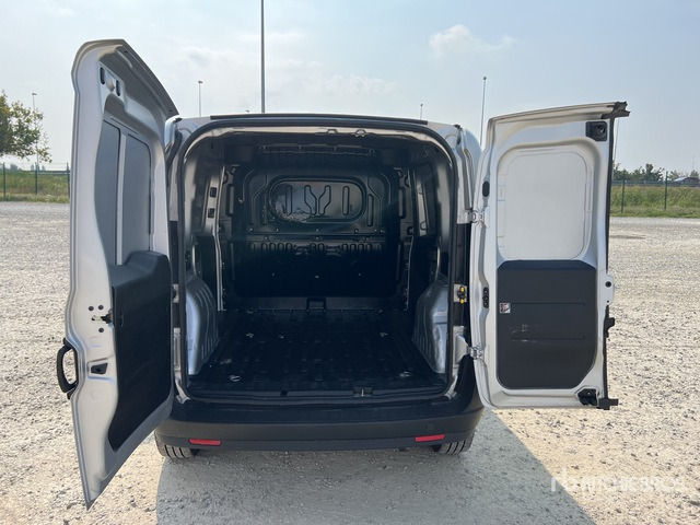 2021 Fiat Doblo CARGO CH1 LOUNGE 1.6 MJET 120CV ... Van Truck - 패널 밴 : 사진 4 2021 Fiat Doblo CARGO CH1 LOUNGE 1.6 MJET 120CV ... Van Truck - 패널 밴 : 사진 4