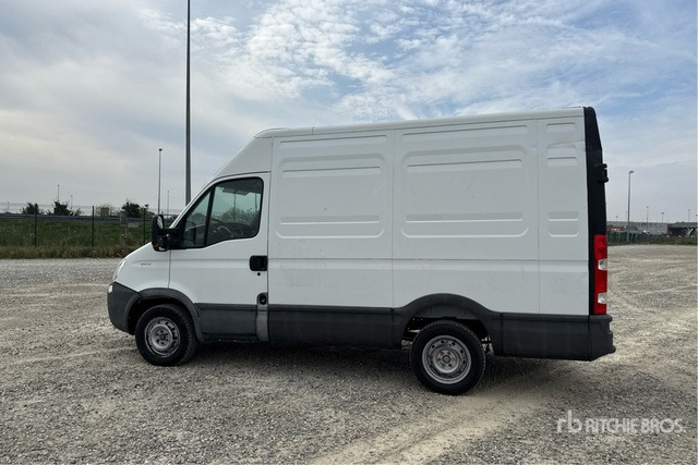 Iveco Daily 29L12 Autocarro furgonato - 패널 밴 : 사진 2 Iveco Daily 29L12 Autocarro furgonato - 패널 밴 : 사진 2