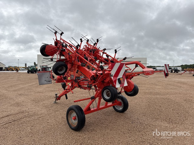 2011 Kuhn GF8702T 8.7 m 3-Point 8 Rotor Faneuse Hay Tedder - 반전기/ 레이크 : 사진 4 2011 Kuhn GF8702T 8.7 m 3-Point 8 Rotor Faneuse Hay Tedder - 반전기/ 레이크 : 사진 4