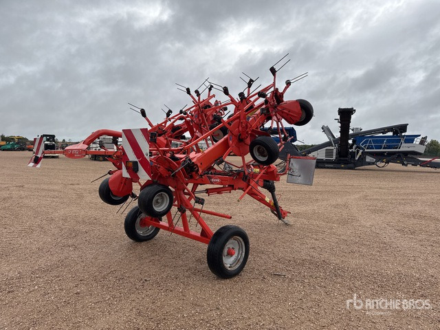 2011 Kuhn GF8702T 8.7 m 3-Point 8 Rotor Faneuse Hay Tedder - 반전기/ 레이크 : 사진 3 2011 Kuhn GF8702T 8.7 m 3-Point 8 Rotor Faneuse Hay Tedder - 반전기/ 레이크 : 사진 3