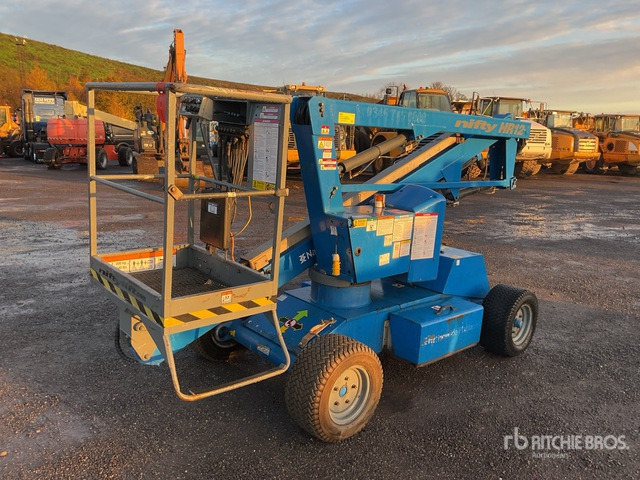 2013 Nifty-Lift HR12NDE 2WD Hybrid Articulating Boom Lift - 관절 붐 : 사진 3 2013 Nifty-Lift HR12NDE 2WD Hybrid Articulating Boom Lift - 관절 붐 : 사진 3
