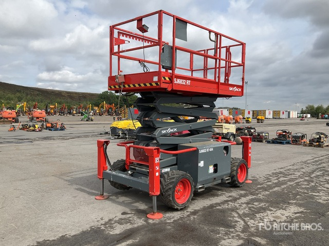 2015 Skyjack SJ6832 RT 4x4 Diesel Scissor Lift - 시저 리프트 : 사진 2 2015 Skyjack SJ6832 RT 4x4 Diesel Scissor Lift - 시저 리프트 : 사진 2