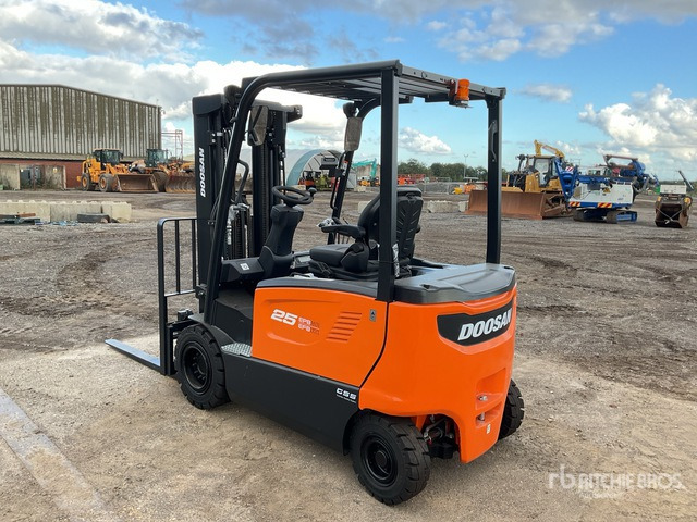 2023 Doosan B25X-7 PLUS 2500 kg Electric Forklift - 전기 지게차 : 사진 3 2023 Doosan B25X-7 PLUS 2500 kg Electric Forklift - 전기 지게차 : 사진 3