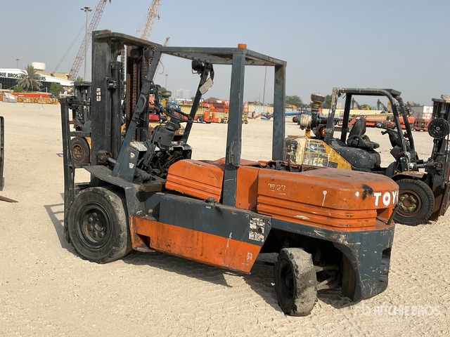 1995 Toyota 5FDA50 5 ton (Inoperable) Forklift - 디젤 지게차 : 사진 4 1995 Toyota 5FDA50 5 ton (Inoperable) Forklift - 디젤 지게차 : 사진 4