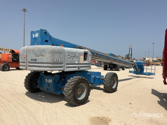 2006 Genie S85 4WD Diesel Telescopic Boom Lift - 텔레스코픽 붐 : 사진 4 2006 Genie S85 4WD Diesel Telescopic Boom Lift - 텔레스코픽 붐 : 사진 4