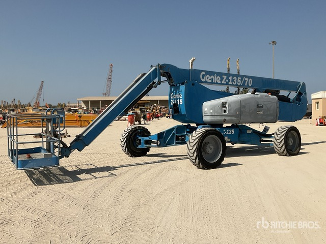 2006 Genie Z135/70 4WD Diesel Articulating Boom Lift - 관절 붐 : 사진 2 2006 Genie Z135/70 4WD Diesel Articulating Boom Lift - 관절 붐 : 사진 2