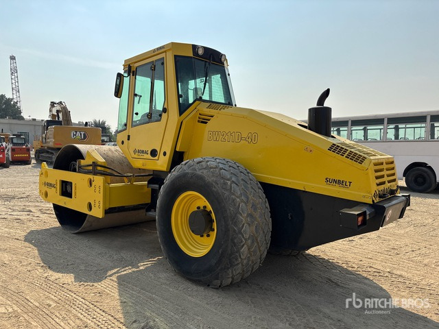 2015 Bomag BW211D-40 Smooth Drum Compactor - 압축기 : 사진 2 2015 Bomag BW211D-40 Smooth Drum Compactor - 압축기 : 사진 2