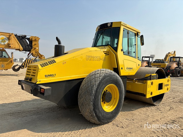 2015 Bomag BW211D-40 Smooth Drum Compactor - 압축기 : 사진 3 2015 Bomag BW211D-40 Smooth Drum Compactor - 압축기 : 사진 3
