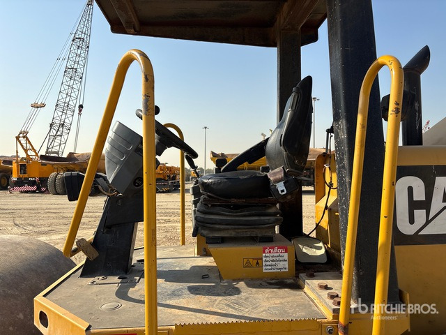 2015 Cat CS-533E Smooth Drum Compactor - 압축기 : 사진 5 2015 Cat CS-533E Smooth Drum Compactor - 압축기 : 사진 5