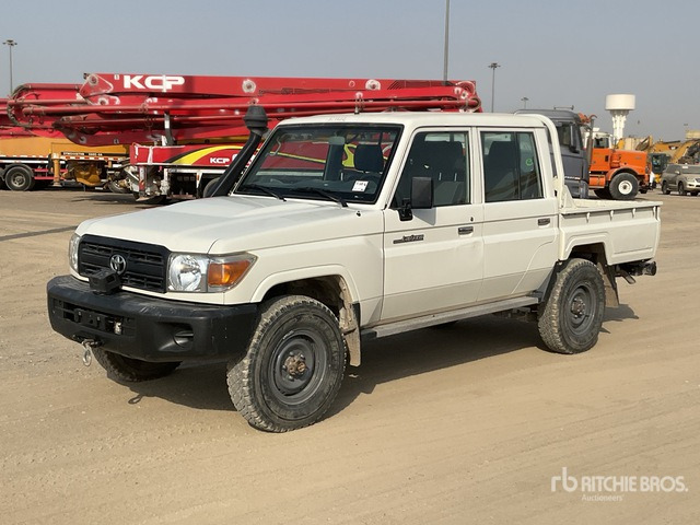 2016 Toyota Land Cruiser 79L 4x4 Crew Cab Pickup - 픽업트럭 : 사진 2 2016 Toyota Land Cruiser 79L 4x4 Crew Cab Pickup - 픽업트럭 : 사진 2