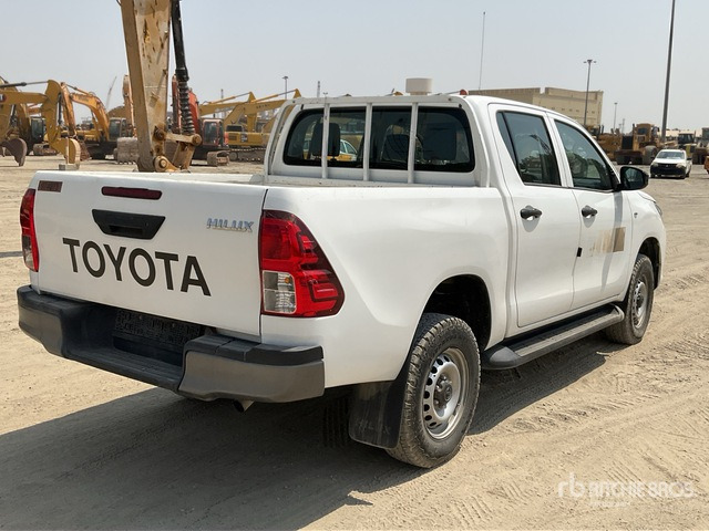 2018 Toyota Hilux 4x4 Crew Cab Pickup - 픽업트럭 : 사진 4 2018 Toyota Hilux 4x4 Crew Cab Pickup - 픽업트럭 : 사진 4