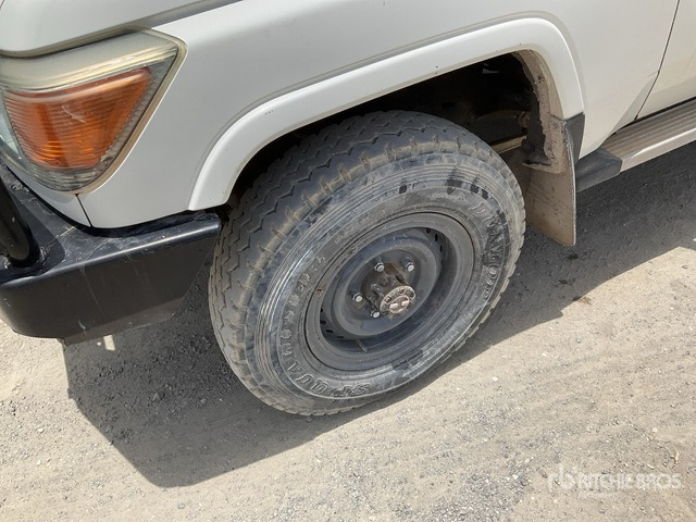 2018 Toyota Land Cruiser 76L 4x4 SUV - SUV : 사진 5 2018 Toyota Land Cruiser 76L 4x4 SUV - SUV : 사진 5