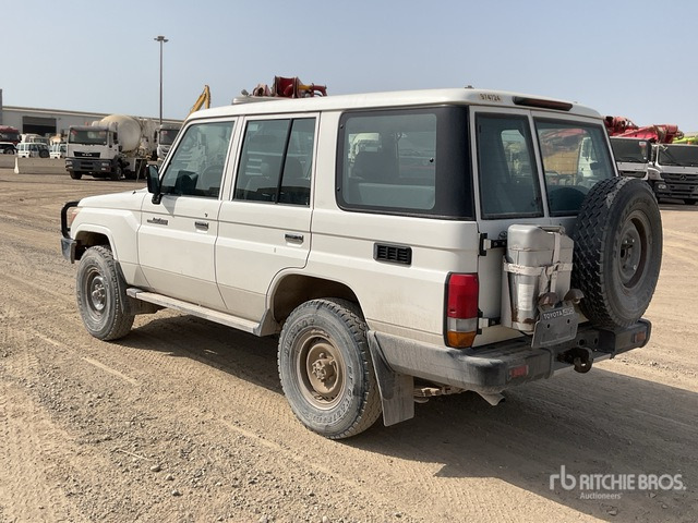 2019 Toyota Land Cruiser 76L 4x4 SUV - SUV : 사진 3 2019 Toyota Land Cruiser 76L 4x4 SUV - SUV : 사진 3