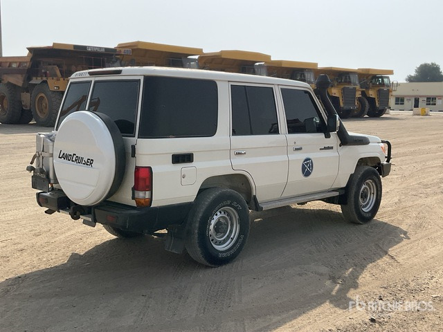 2021 Toyota Land Cruiser 76L 4x4 SUV - SUV : 사진 4 2021 Toyota Land Cruiser 76L 4x4 SUV - SUV : 사진 4